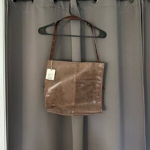 NWT and dust bag- HOBO Park Tote Saddle Brown Hide Leather Medium